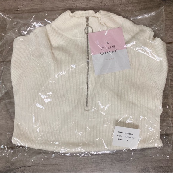 Long Sleeve Zip Front Top - Picture 6 of 6